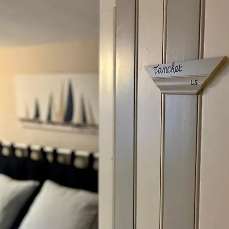 Maison Sablaise Face A La Grande Parking بيت للعطل