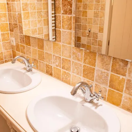 Maison Sablaise Face A La Grande Parking لي سابلِ دولونْ