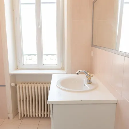 Maison Sablaise Face A La Grande Parking بيت للعطل