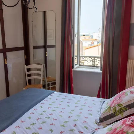 Maison Sablaise Face A La Grande Parking لي سابلِ دولونْ