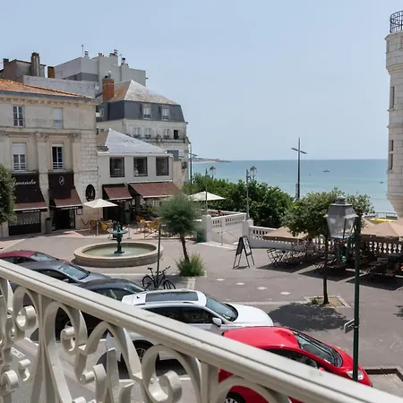 Maison Sablaise Face A La Grande Parking