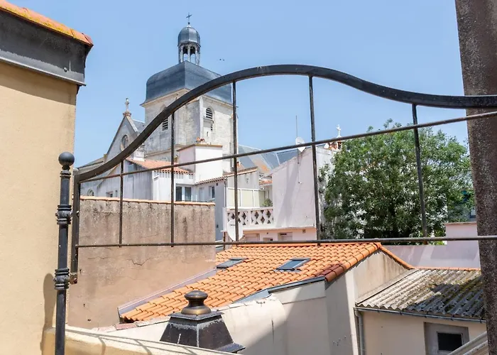 Semesterbostad Maison Sablaise Face A La Grande Parking *