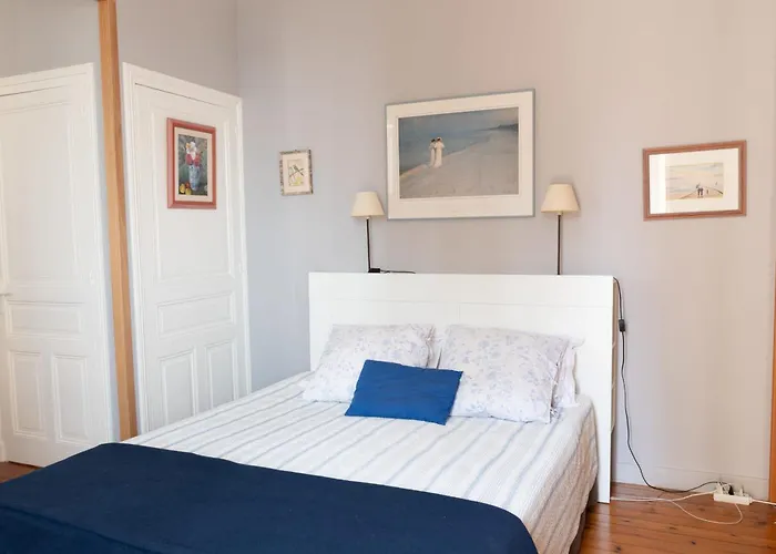 Maison Sablaise Face A La Grande Parking *