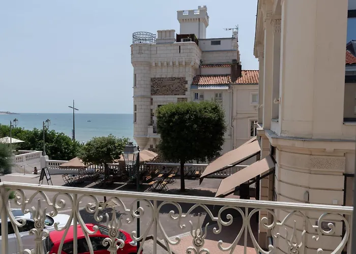 Semesterbostad Maison Sablaise Face A La Grande Parking