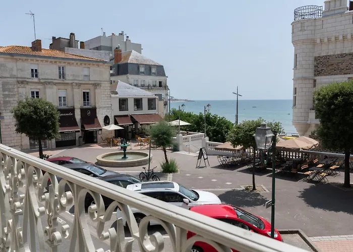 Maison Sablaise Face A La Grande Parking